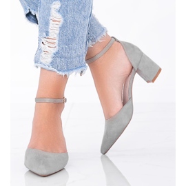 Graue Pumps am niedrigen Gemma-Pfosten 1