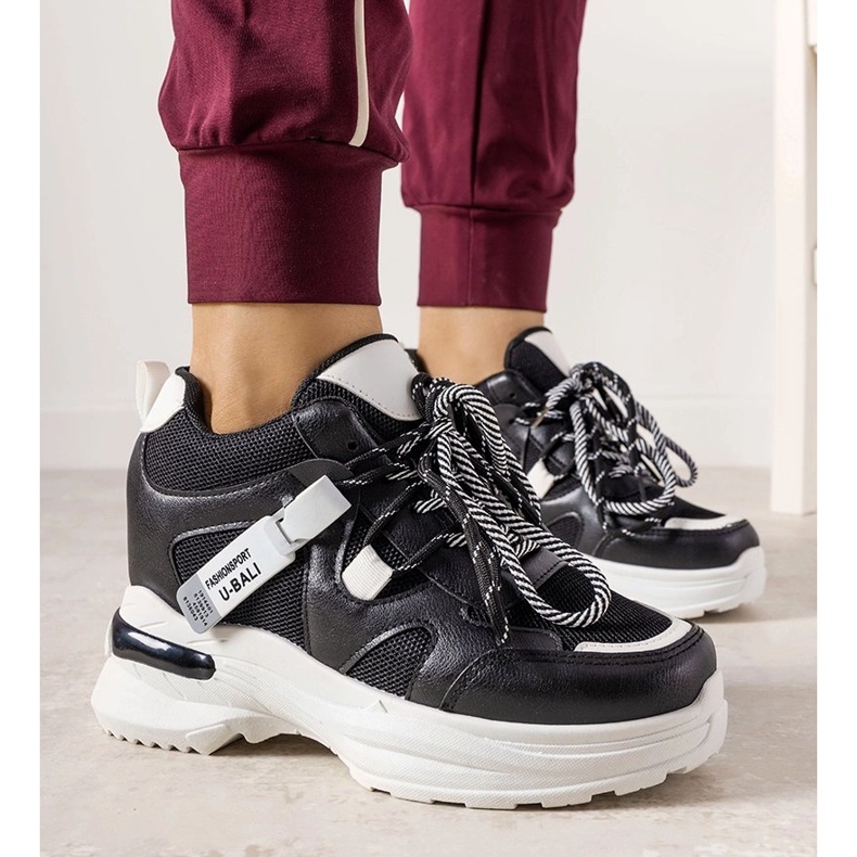 Schwarz-weiße Sneaker mit One Chance Doppelschnürung 1