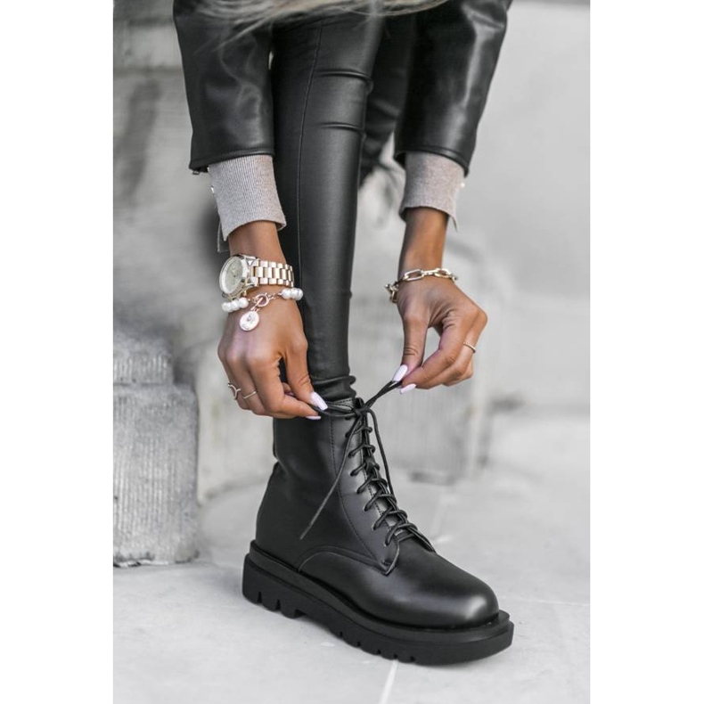 Schwarze Katana-Arbeiter 1