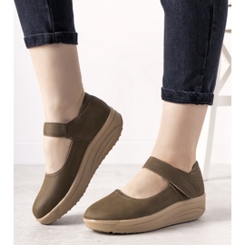 Braune Halbstiefel mit dicker Sohle von Lumen 1