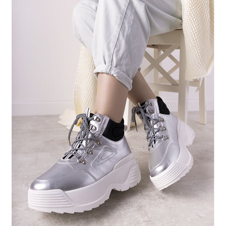 Silberne Sneaker auf hoher Eloquence-Sohle 1
