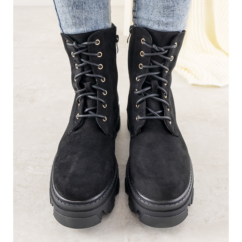 Schwarze Stiefel auf einer hohen Rudes-Sohle 1