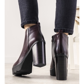 Klassische kastanienbraune Stiefel auf dem Posten für My Need Frauen rot 1