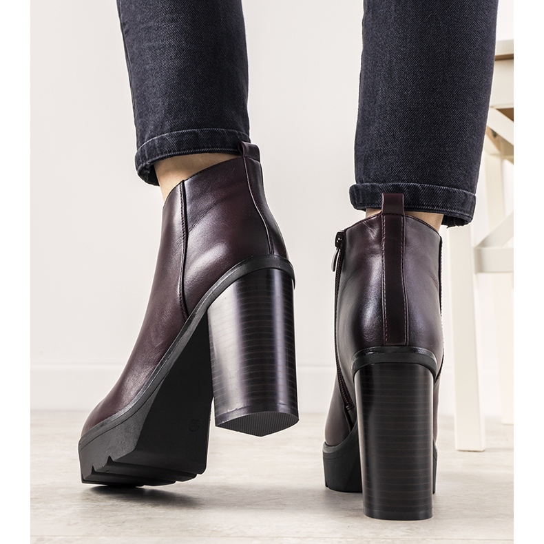 Klassische kastanienbraune Stiefel auf dem Posten für My Need Frauen rot 1