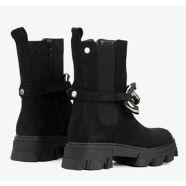 Schwarze Stiefel mit goldener Kette von Gareau 2