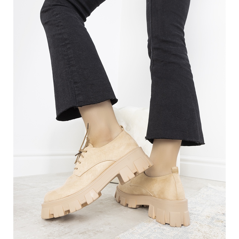 Beige Schuhe mit dicker Melisande-Sohle 1