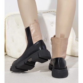 Schwarze und pinke Stiefel auf einer dicken Lynne-Sohle beige rosa 1