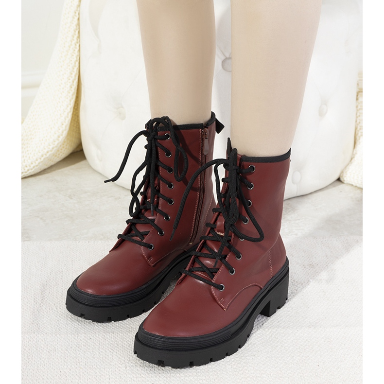 Isolierte Stiefel auf einer dicken Dena-Sohle braun 1