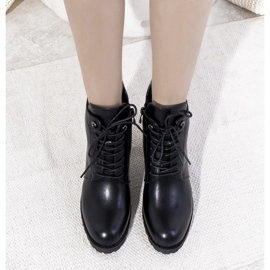 Schwarze isolierte Stiefel mit Padilla-Bindung 1