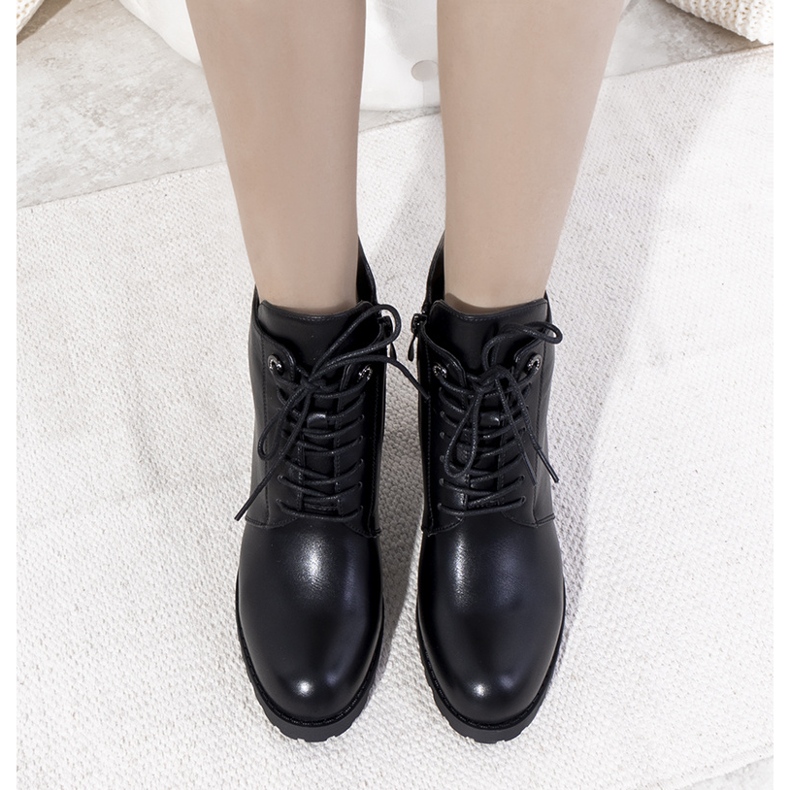 Schwarze isolierte Stiefel mit Padilla-Bindung 1