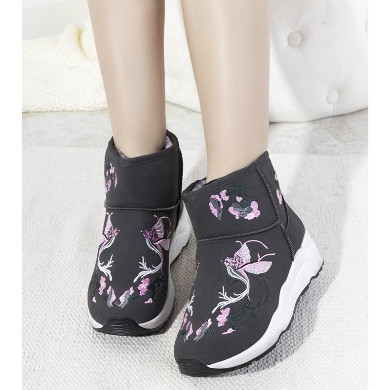 BM Graue Schneestiefel mit Jamil-Stickerei 1