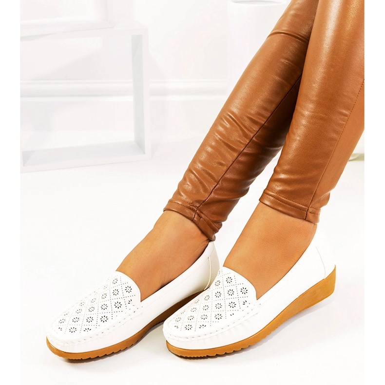 Wendy's weiße Loafer mit Keilabsatz 1