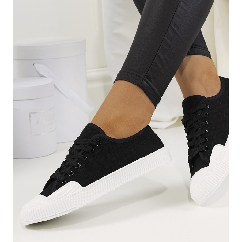 Schwarze Turnschuhe für Damen von Rivas 2