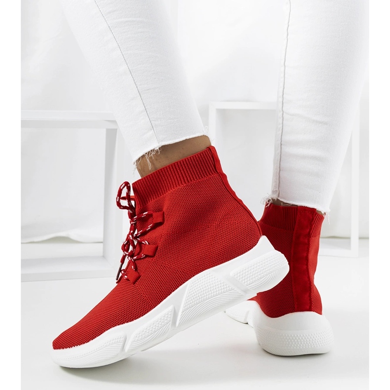 Maryann rote Turnschuhe 2