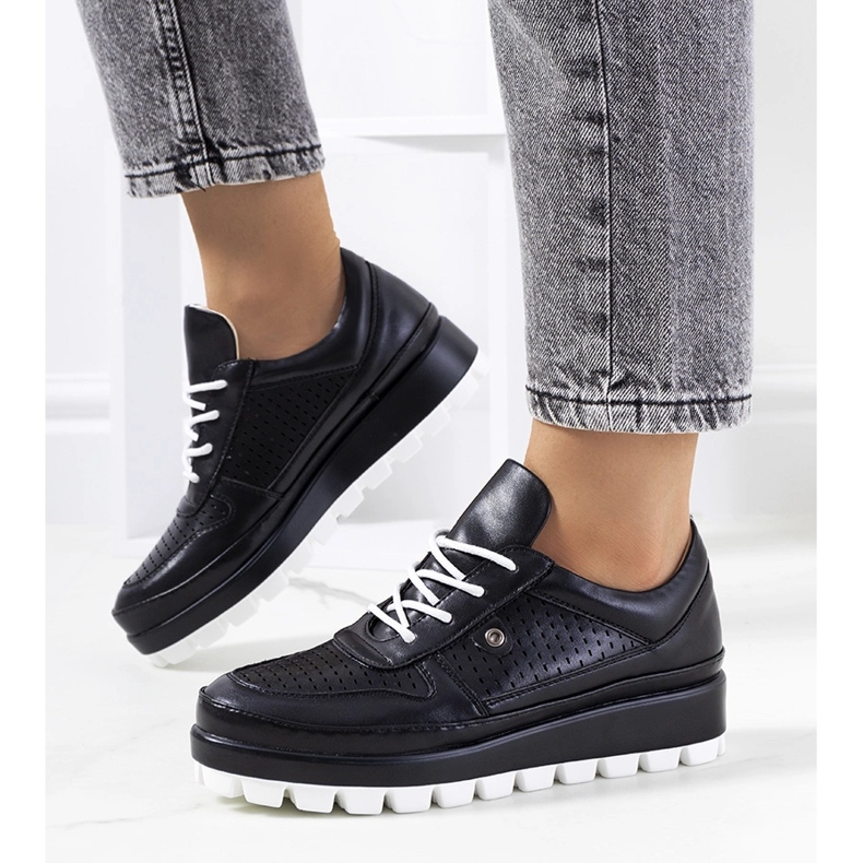 Schwarze Sneakers mit Lochmuster von Assels 1