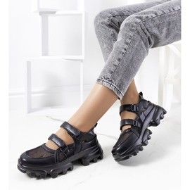 Schwarze Sneakers mit Traktorsohle von Djurs 1