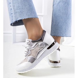 Weiße Metallic-Sneakers von Torres 2