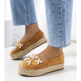Braune Espadrilles auf dem Plateau Paffen 1