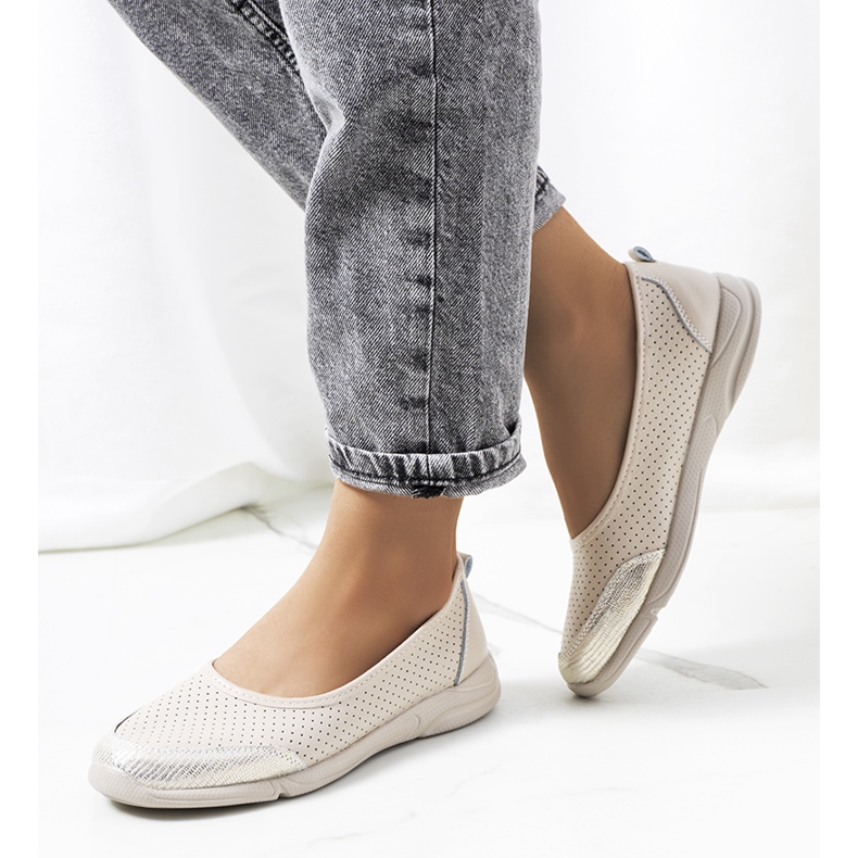 Ballerinas aus beigefarbenem Leder von Mirjam 1