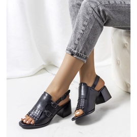 Schwarze Ledersandalen mit Zand-Schaft 1