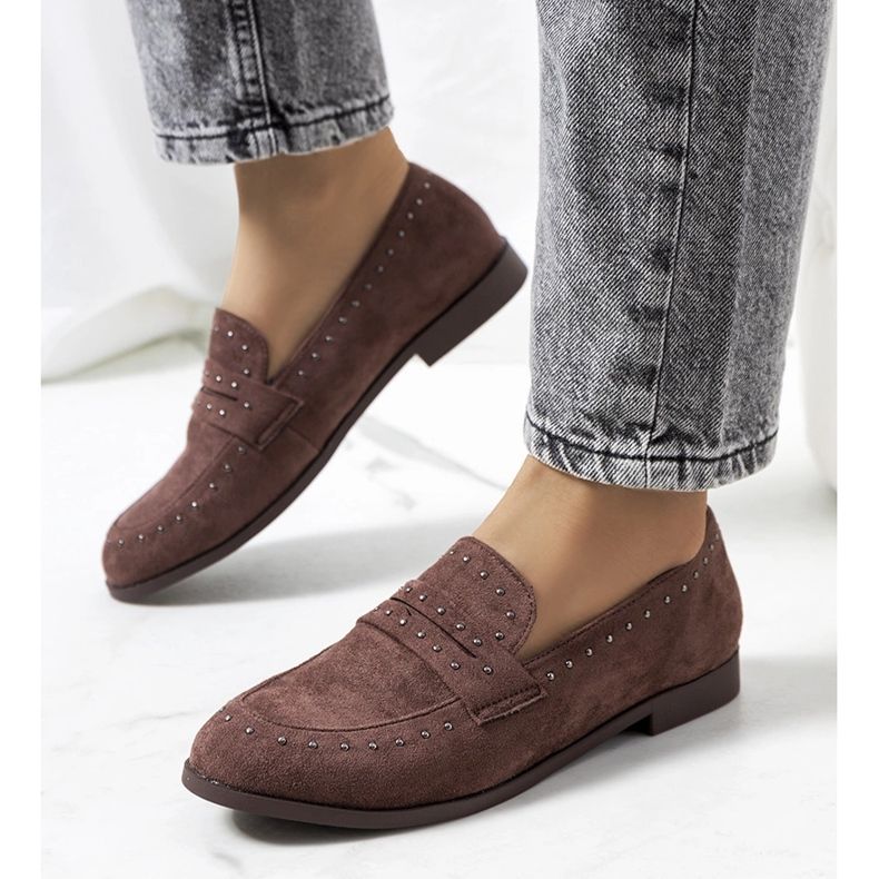 Braune Lederschuhe mit Ishana-Nieten 1