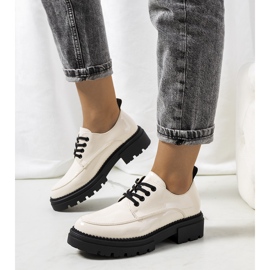 Beige Brogues mit Noralie-Traktorsohle 1