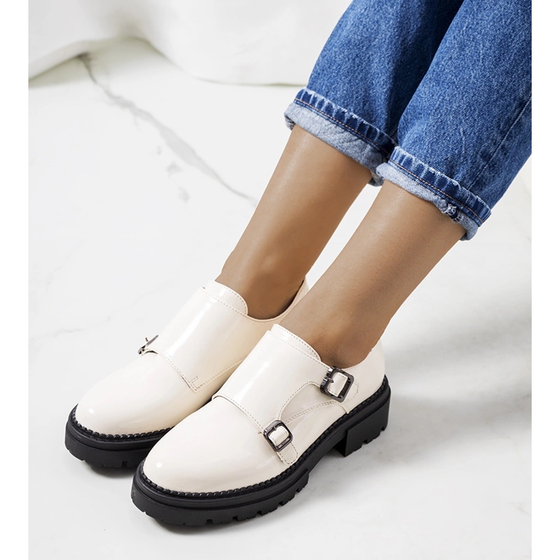 Beige lackierte Valks-Schuhe 1