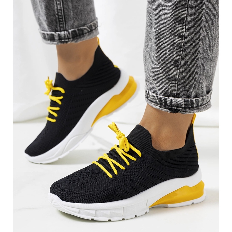 Schwarze Sportschuhe von Marilva 1