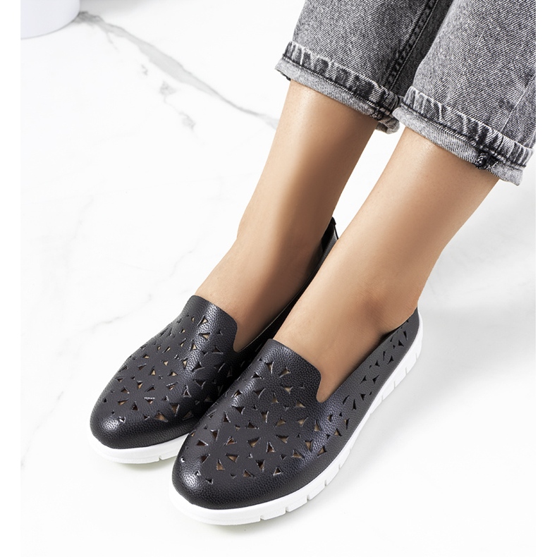 Schwarze, durchbrochene Turnschuhe von Borg 1