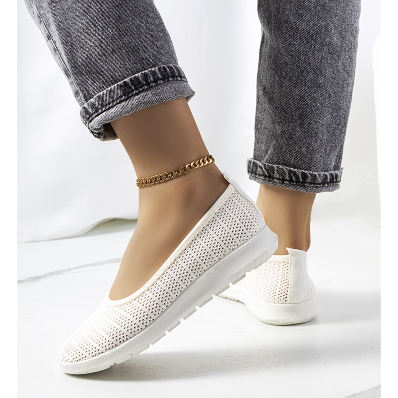 Ilse beige durchbrochene Turnschuhe ecru 1