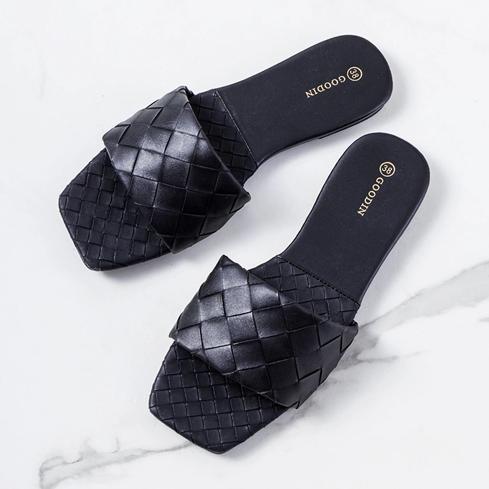 Schwarze, flache Pumps von Mabel 1