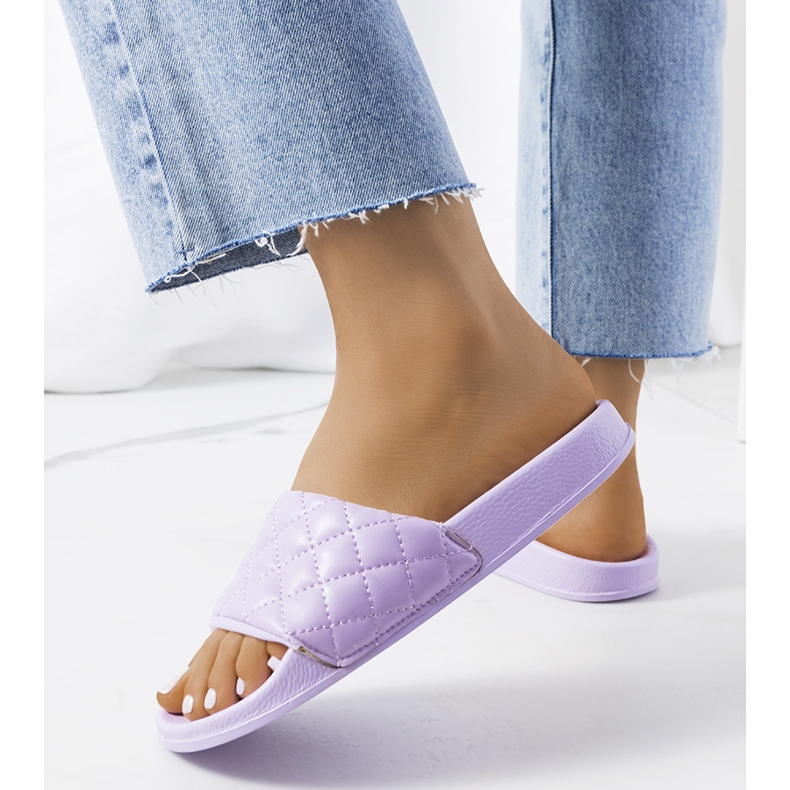 Kates lila Stepppantoffeln 1