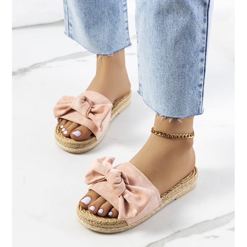 Rosa Hausschuhe mit Madelen-Schleife 1