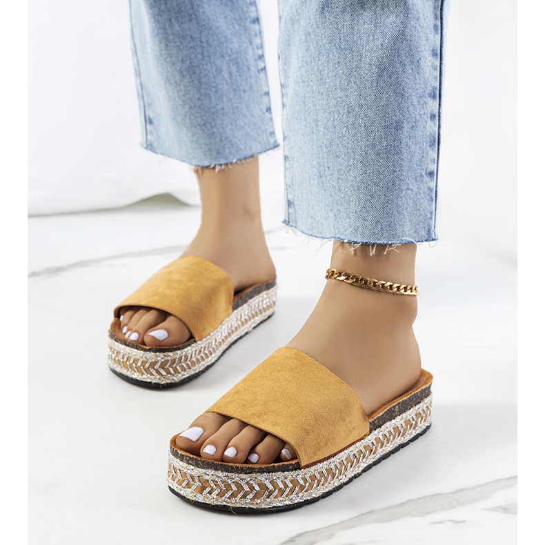 Braune Sandalen auf der Bonython-Korksohle 1