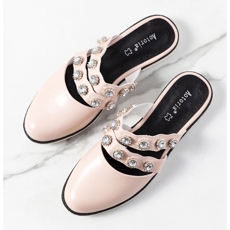 Pinkfarbene Flip-Flops mit Asselt-Nieten verziert rosa 1