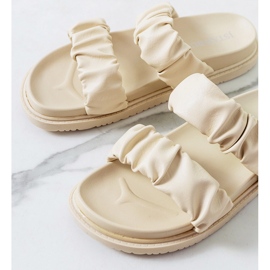 Beigefarbene Buzaco-Hausschuhe für Damen 1