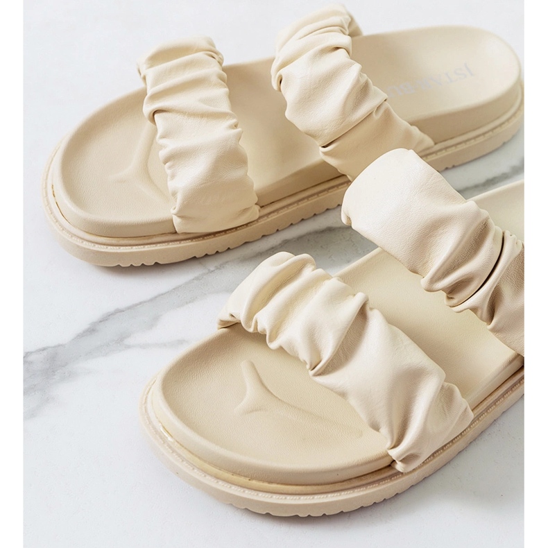 Beigefarbene Buzaco-Hausschuhe für Damen 1