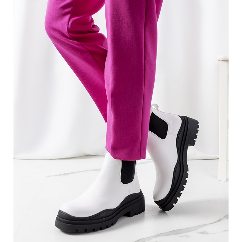 Weiße Stiefel auf hoher Wekey-Sohle 1