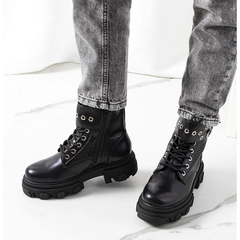 Schwarze Stiefeletten mit Trappersohle von Rubeo 1