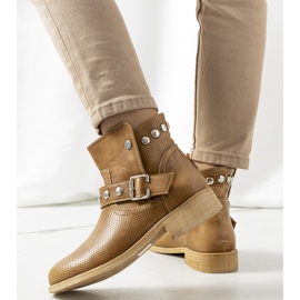 PA1 Schläge braune Stiefel 1