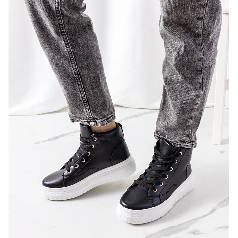 Schwarze Turnschuhe von Nandew 1