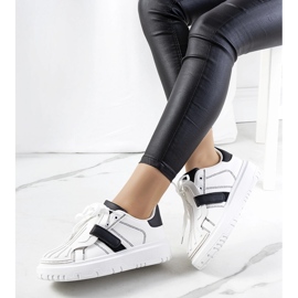 Weiße Sneaker mit Klettverschluss von Pates 1