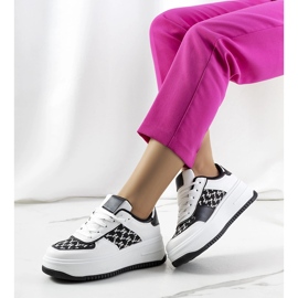 Weiße Sneaker auf hoher Valpara-Sohle 1