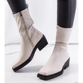 Beige Stiefel mit hohem Absatz von Marisa 1
