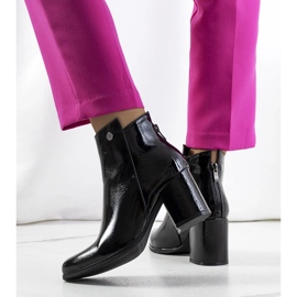 Goldcrest-Stiefel aus schwarzem Lackleder 1