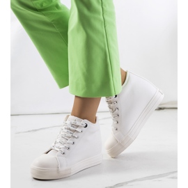 Weiße Turnschuhe auf dem Big Star EE274128 Wedge 1