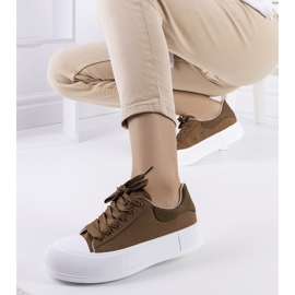 Grüne Turnschuhe auf der Kilkenny-Plattform 1