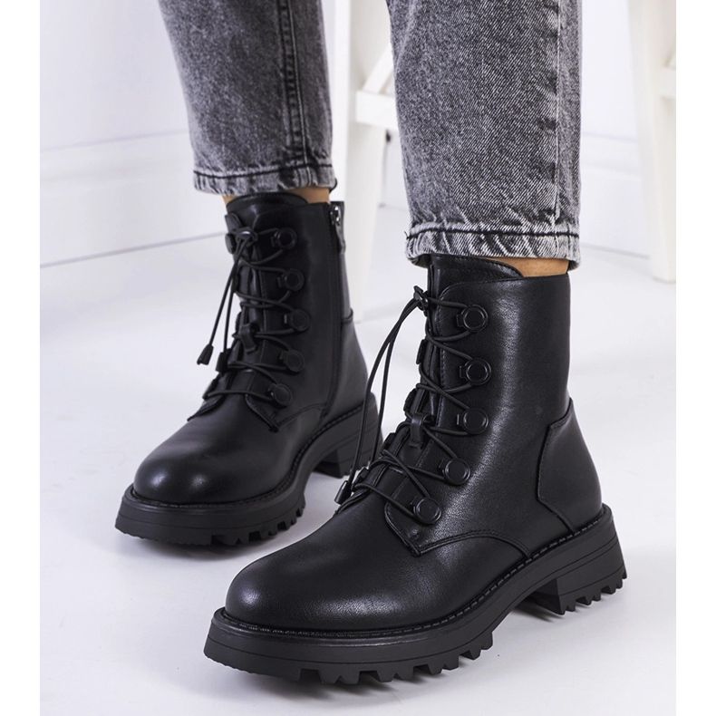 Schwarze Kunstlederstiefel von Cesterfield 1