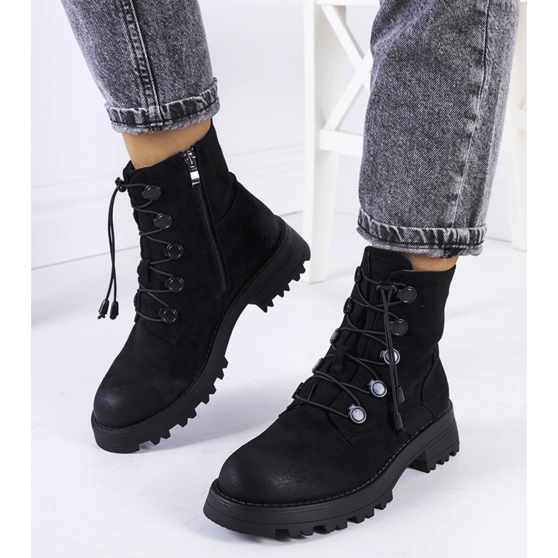 Cesterfield-Stiefel aus schwarzem Öko-Wildleder 1