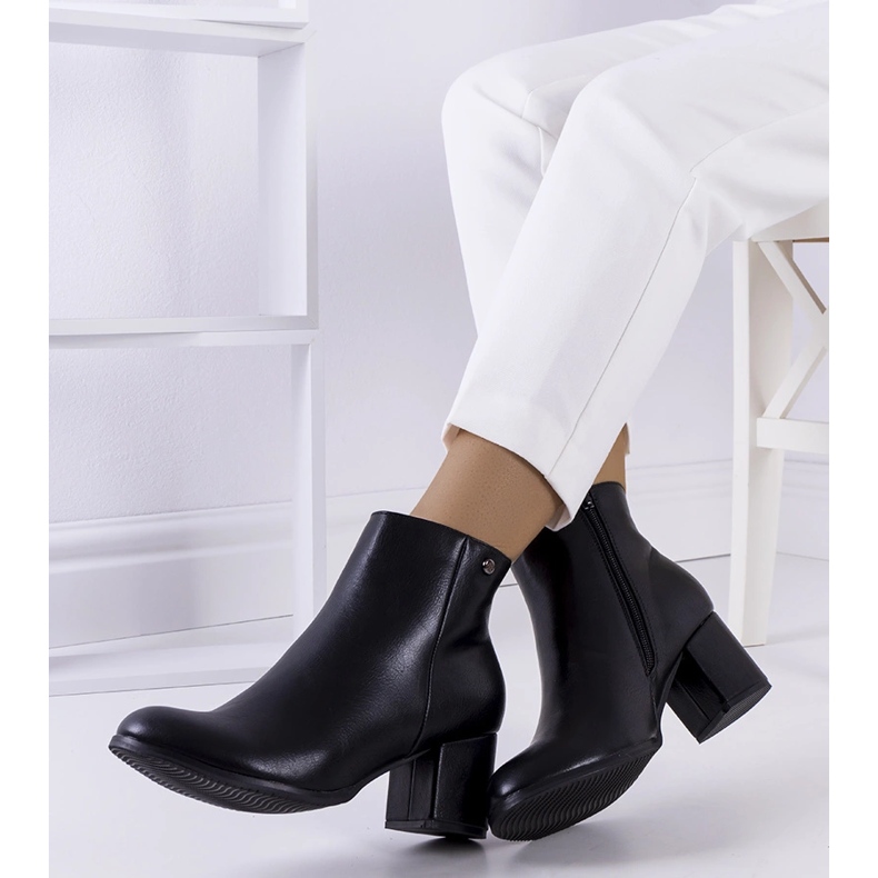 Schwarze Stiefel auf dem Pfosten aus Öko-Leder Durnatel 1